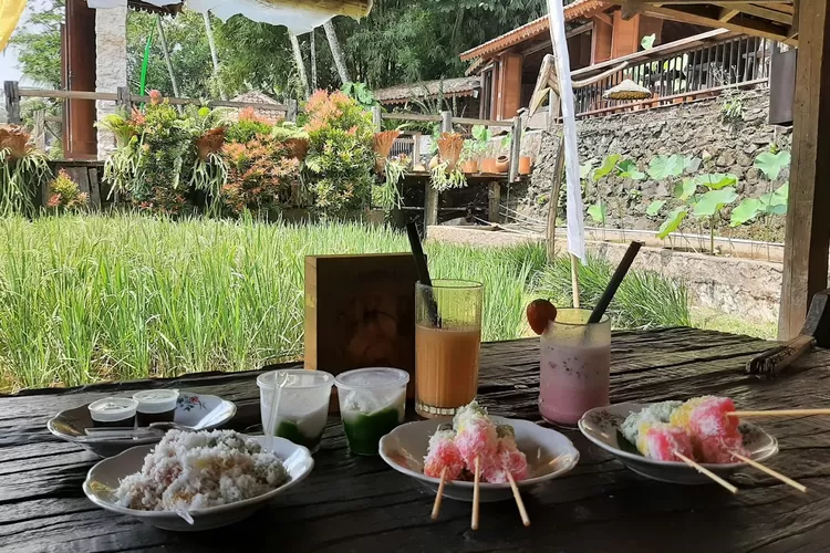 Resto di Tengah Sawah di Bogor Ini Punya Spot Estetik Paling Banyak, Pantesan Selalu Rame!