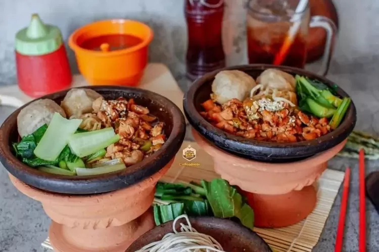 Rekomendasi Mie Ayam Unik di Bogor, Penyajiannya Diracik Menggunakan Coet, Bumbunya Khas Dijamin Bikin Nagih!