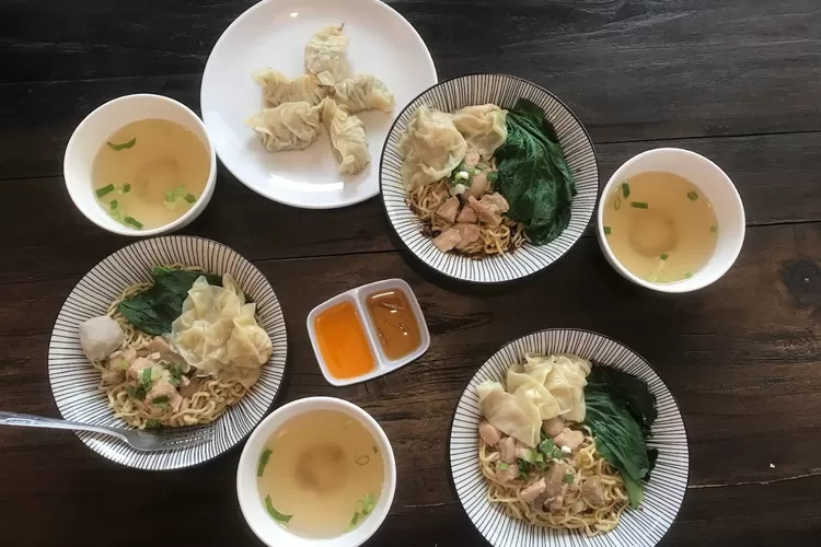 Bakmi Chinese Halal Paling Wajib Didatengin di Bogor! Vibesnya Kaya di Kedai Mie Hongkong!