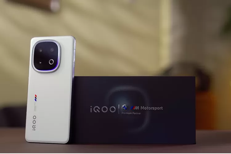 Review iQOO 13, HP Flagship Pertama yang Pakai Chipset Snapdragon 8 Elite, Super Canggih! (youtube.com/@Gadgetin)