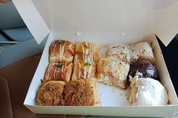 Roti Roll Viral yang Jadi Oleh-Oleh Favorit dari Bogor, Kini Ada di Sentul!