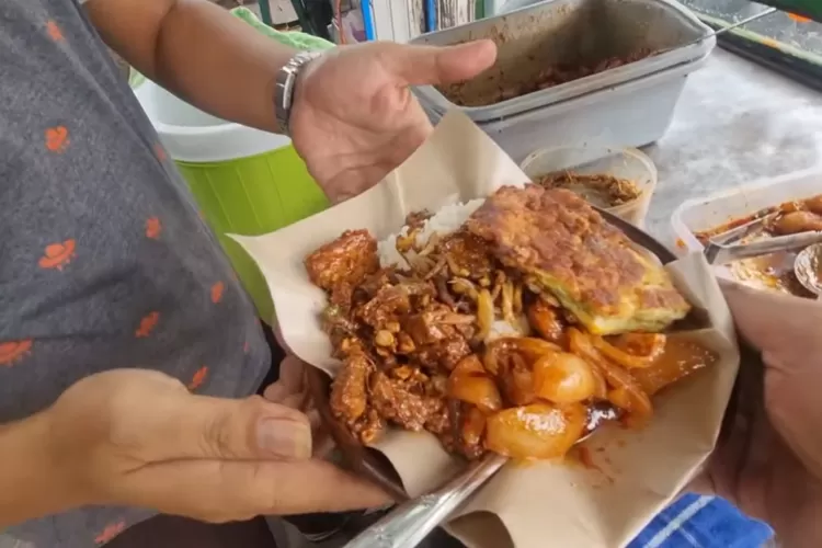 Nasi Ponggol Sederhana di Jakarta Pusat. (youtube.com/@Budi Cicipkuliner)