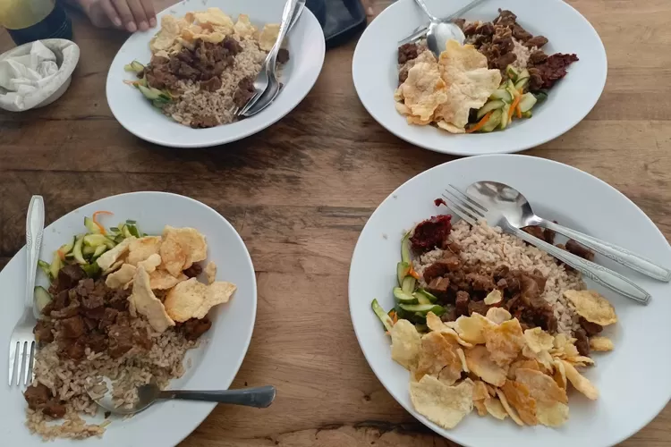 7 Tempat Kuliner Enak di Cilegon yang Wajib Kamu Coba, Mulai dari Nasi Gonjleng hingga Sate Bebek yang Empuk!