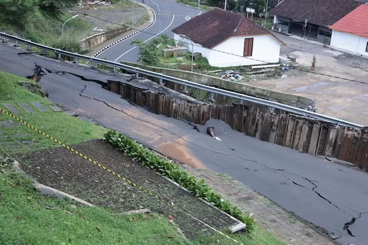 Kurangi Dampak Cuaca Ekstrem, BNPB Lakukan Modifikasi Cuaca di Jabar!