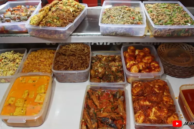 Nasi Kuning Cipaku Pak Agus, Salah Satu Rekomendasi Tempat Sahur di Bogor. (YouTube.com/@Jajan Beken)