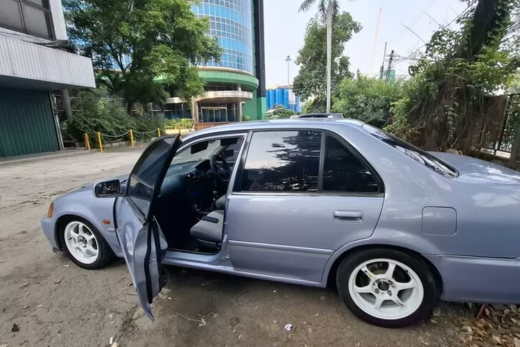 Ilustrasi -- 5 Mobil Sedan Harga di Bawah Rp 50 Juta Tangguh Irit untuk Mudik Lebaran, Kamu Mau Beli? (OLX)