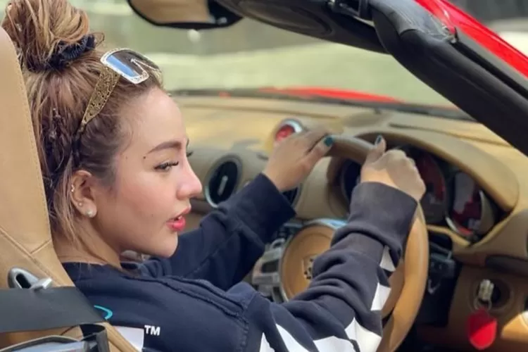 Viral! Beredar Rekaman Suara Percakapan Antara Ridwan Kamil dan Lisa Mariana, Hoax Atau Fakta? (Instagram.com/@lisamarianaaa)