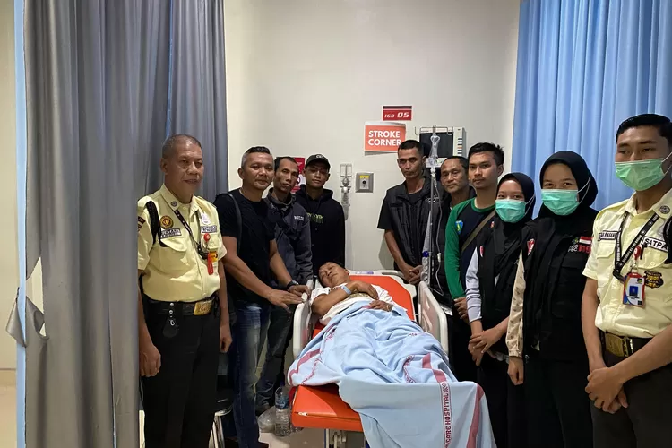 Pohon Tumbang di Jalan Juanda Kota Bogor 3 Orang Menjadi Korban