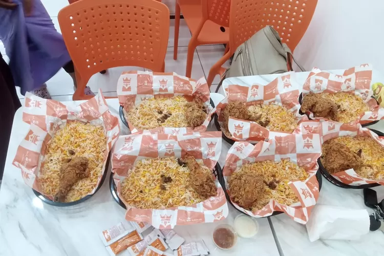 Ayam Goreng Saudi Nomer 1 di Indonesia Sudah Hadir di Cibinong, Loh! Rasanya Mirip Sama yang di Mekkah!