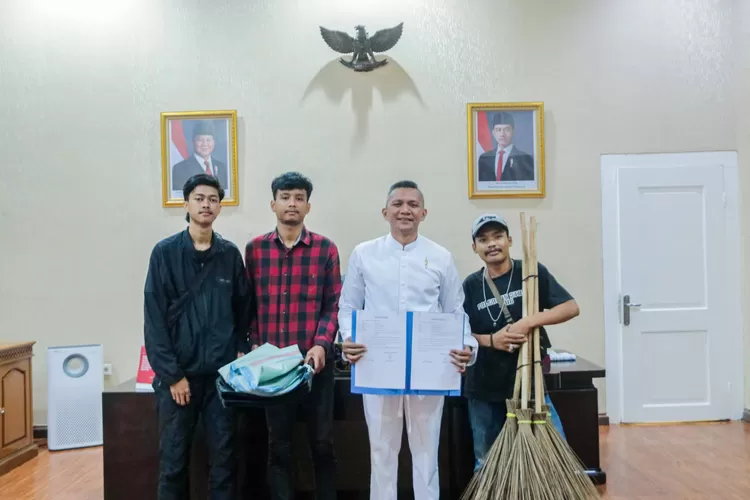 Sempat Terjaring Razia, Tiga Pengamen di Bogor jadi Petugas Kebersihan