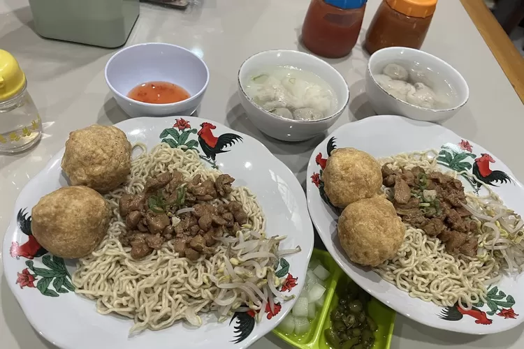 Mie Ayam Khas Pontianak di Bogor: Mie Ayam Aphin, Enak, Halal, dan Bikin Nostalgia