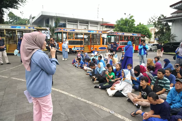 Spesial, Anak Berkebutuhan Khusus di Kota Bogor Keliling Naik Mobil Uncal!