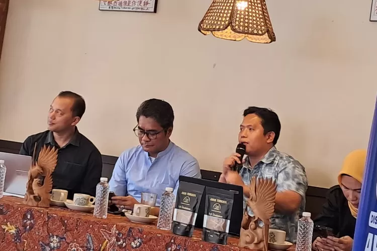 Kegiatan Diskusi Jurnalis yang diadakan AyoGarut.com bersama jurnalis Garut di Warung Kopi Gulapadi, Kabupaten Garut. (ist)