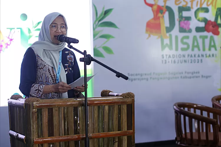 "Di hari terakhir Festival Desa Wisata di Stadion Pakansari, kami melakukan penandatanganan Nota Kesepakatan untuk membangun masa depan desa wisata yang nyata dan berkelanjutan," ucap Kabid Daya Tarik Destinasi Pariwisata Disbudpar Kabupaten Bogor Yuliana Idrus kepada wartawan, Senin, 16 Juni 2025.