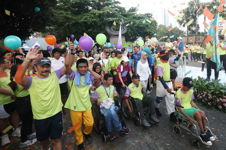 Suasana meriah Community Run BNI&ndash;ITB di CFD Sudirman, ajang pemanasan menuju wondr ITB Ultra Marathon 2025 dengan semangat sportivitas.