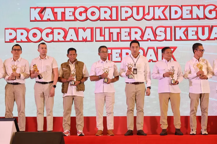 BNI raih dua penghargaan OJK berkat komitmen literasi keuangan, termasuk Duta Literasi dan edukasi keuangan di madrasah dan pesantren.