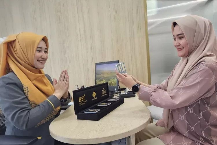BSI Gold hadir sebagai solusi investasi syariah dengan harga mulai Rp2,15 juta/gram, bersertifikasi SNI 99,99%, bisa dicicil, dan mudah buyback di outlet BSI.