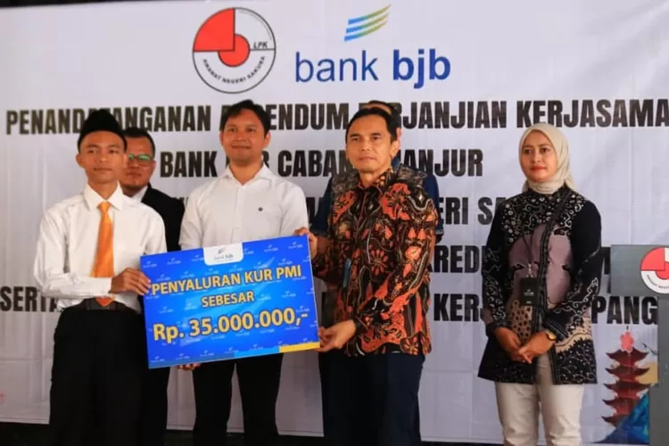 Dukung SDM Unggul, bank bjb Sediakan Solusi Keuangan Inklusif bagi Pekerja Migran Cianjur