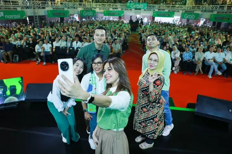 Kegiatan&nbsp;Generasi Campus Roadshow 2025 yang dihadiri&nbsp;stand up commedy Raditya Dika.