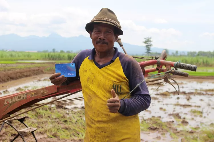 BRI salurkan BLTS Kesra Rp4,4 triliun untuk 4,9 juta keluarga, perkuat dukungan terhadap program pemerintah dan kesejahteraan rakyat.