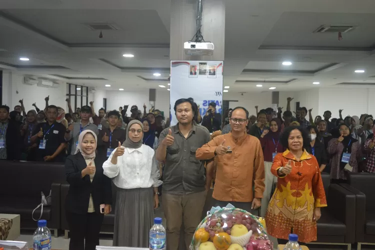 Petugas dan peserta sosialisasi MBG di Bekasi berkolaborasi mendorong edukasi gizi seimbang demi terwujudnya generasi sehat dan mandiri.