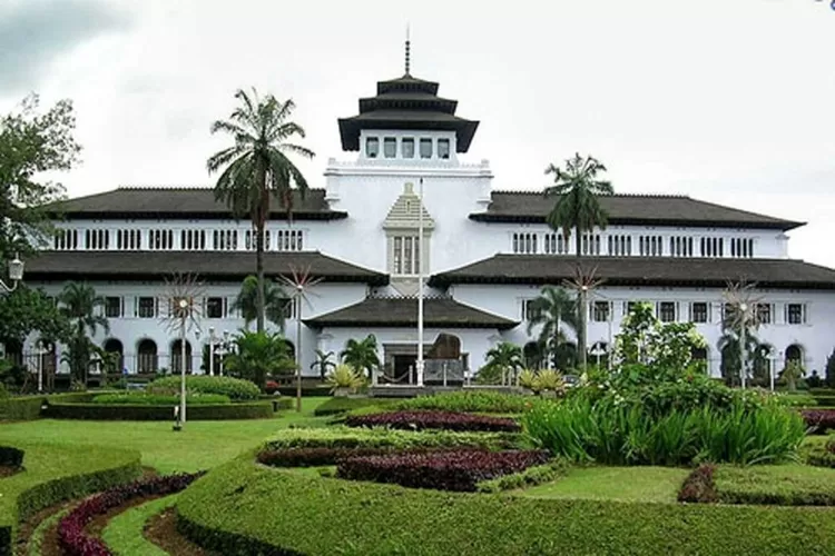 5 Rekomendasi Wisata Kota Bandung Yang Wajib Dikunjungi Di Akhir Tahun ...