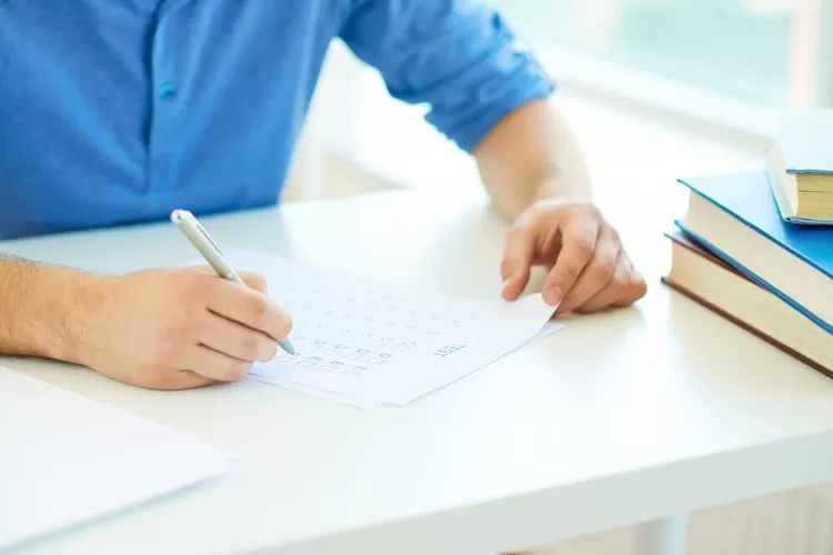 Materi dan contoh soal teks anekdot kelas 10 beserta jawaban. (freepik/pressfoto)