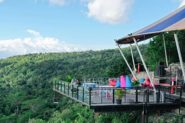 Obelix Hills, Objek Wisata Baru Di Yogyakarta Yang Tawarkan Pemandangan ...