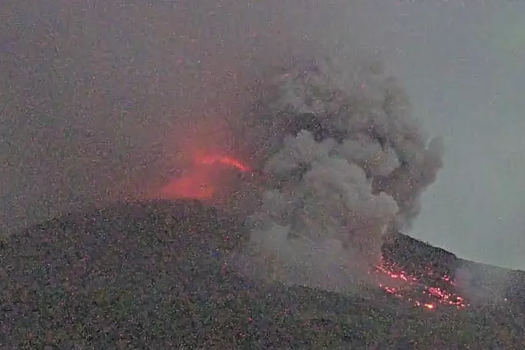 Status Siaga! Gunung Merapi Dua Kali Muntahkan Awan Panas - Tinemu