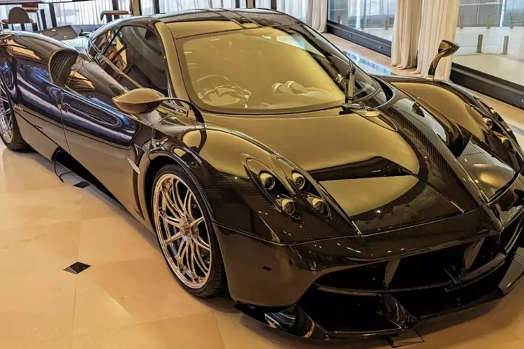 Фото Pagani Huayra Roadster