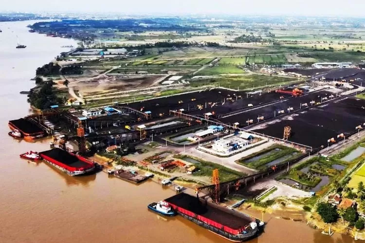 PT Royaltama Mulia Kontrakindo (RMK) Energy mendapat kecaman keras dari Dewan Perwakilan Rakyat Daerah (DPRD) Provinsi Sumatera Selatan, Setelah beroperasi dan membuka paksa segel conveyer (SMSI Sumsel)