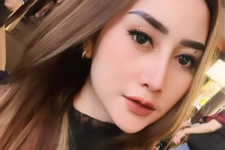 Siapa Luluk Seleb TikTok Probolinggo Yang Viral Ngamuk Di Swalayan: Ini ...