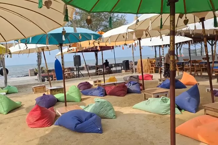 Pantai Alam Indah Tegal bisa menjadi pilihan untuk acara liburan akhir tahun (youtube Dedessy BonToTt )