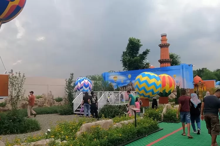 Beberapa landmark dari berbagai penjuru dunia yang ada di Taman Keliling Dunia Majalengka (youtube Nadiem Petualang)