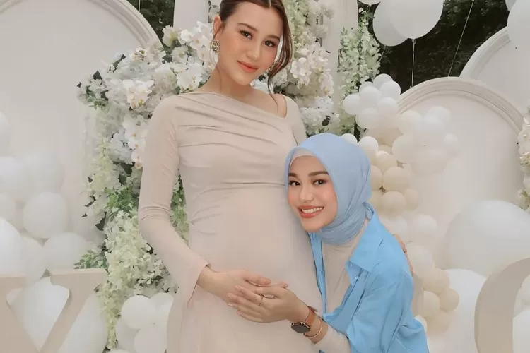 Aaliyah Massaid Tengah Hamil Tapi Tetap Ikut Puasa Ramadhan, Bagaimana Hukumnya? (Instagram.com / @aurelie.hermansyah)