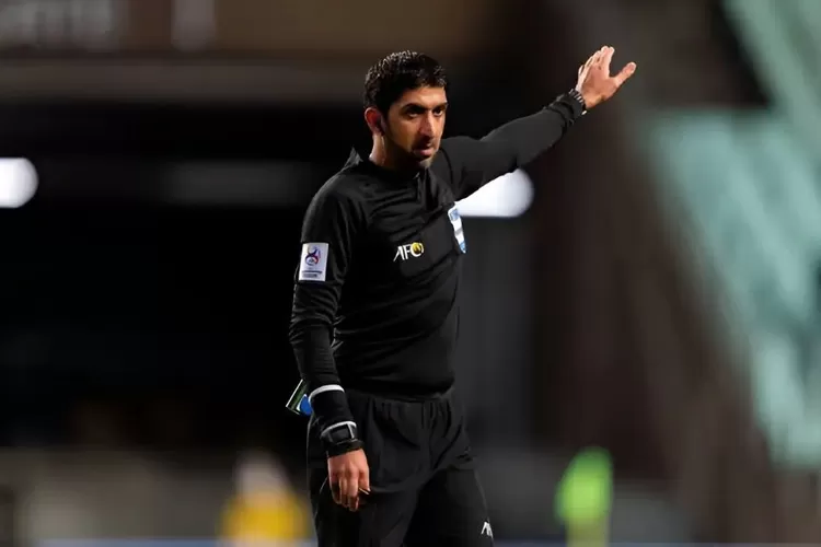 Potret wasit Omar Al Ali yang pimpin laga China vs Indonesia di ajang Babak Ketiga Kualifikasi Piala Dunia 2026. (Instagram.com/omaralali.official._)