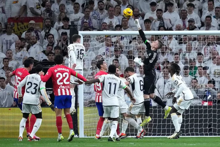Real Vs Atletico bermain imbang dalam derby Madrid. Foto: TOPMEDIA / Istimewa
