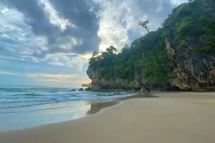 Pantai Goa Langir Sawarna, Lebak, Banten (Topmedia.co.id / Istimewa)