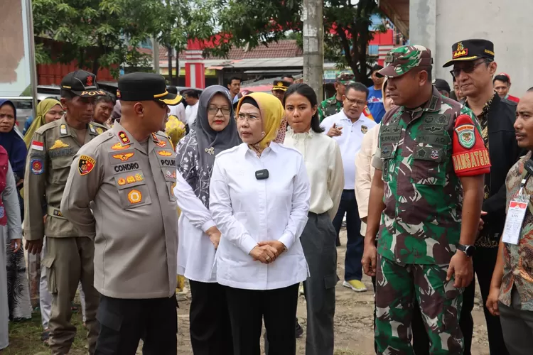 Forkopimda Kab Serang monitoring TPS Khusus Nikomas Gemilang. Foto: TOPMEDIA / Yono