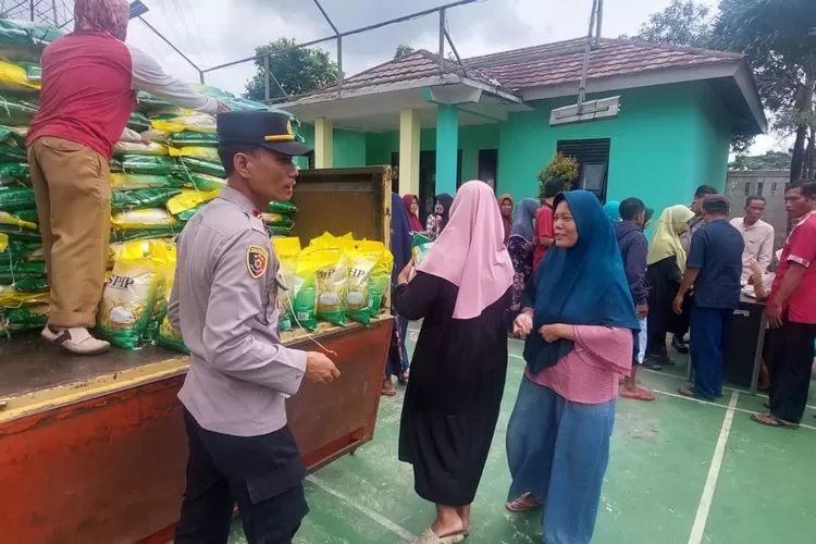Operasi Pasar Beras Murah dari Satgas Pangan Polres Serang. Foto: TOPMEDIA / Istimewa