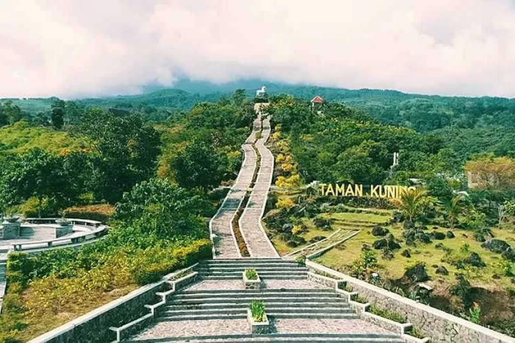 Daya tarik kebun raya kuning (Topmedia.co.id/Istimewa)