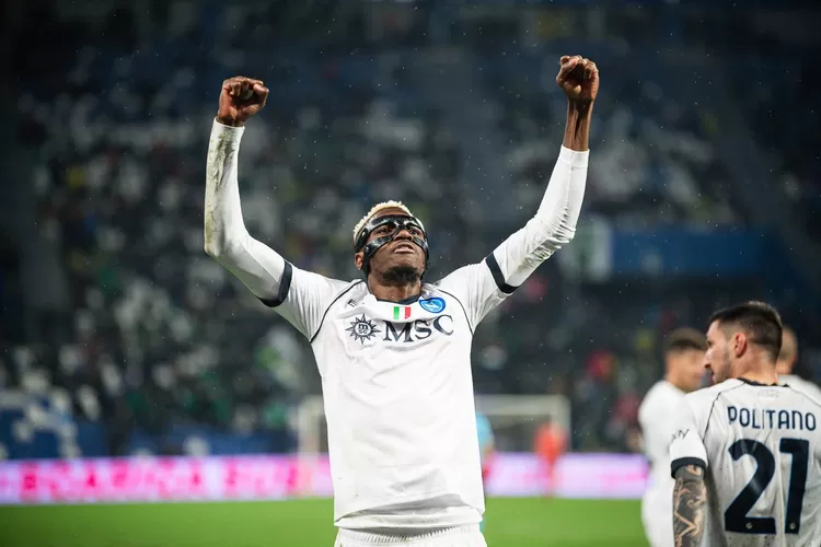 Napoli bantai Sassulo dalam laga Liga Italia. Foto: TOPMEDIA / Istimewa