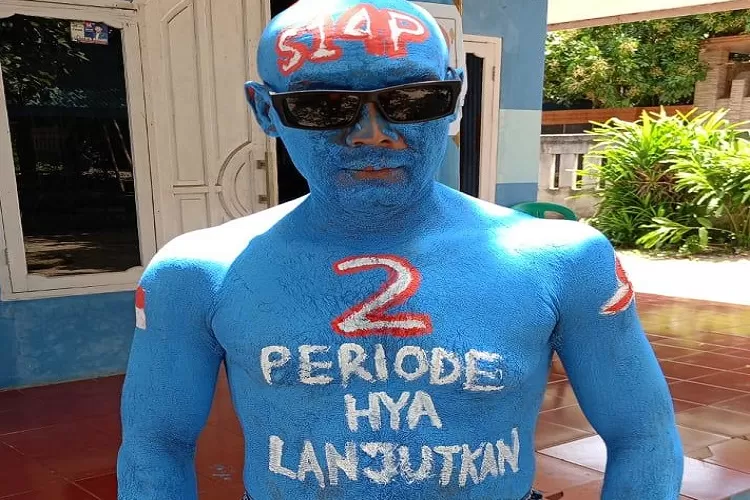 Pendukung Yahya Amsori Cat Tubuhnya Berwarna Biru (Topmedia.co.id / Istimewa)