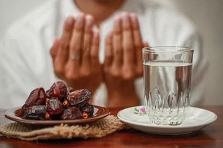 Berbuka Puasa (Topmedia.co.id / Ilustrasi)