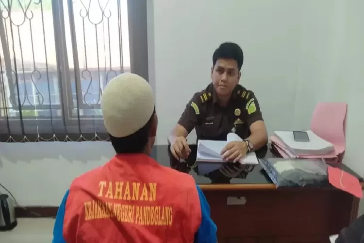 Oknum RT Asal Pandeglang (Topmedia.co.id / Istimewa)