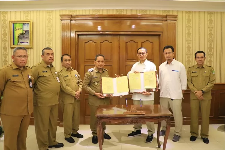 Foto Bersama MoU antara Pemerintah Kota Tangerang dan Perusahaan Umum Bulog Kanwil DKI Jakarta-Banten (Foto: TOPMEDIA)