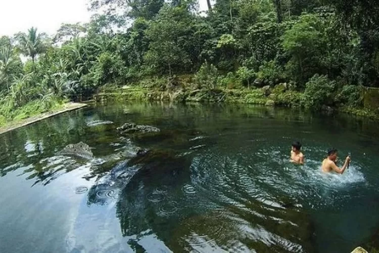 Wisata air di Mata Air Cihunjuran Pandeglang (Topmedia.co.id  / Istimewa)