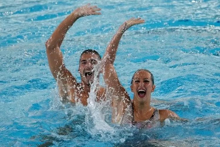 Salah satu penampilan artistic swimming olympics di Paris 2024. (TOPMEDIA.CO.ID / Istimewa)