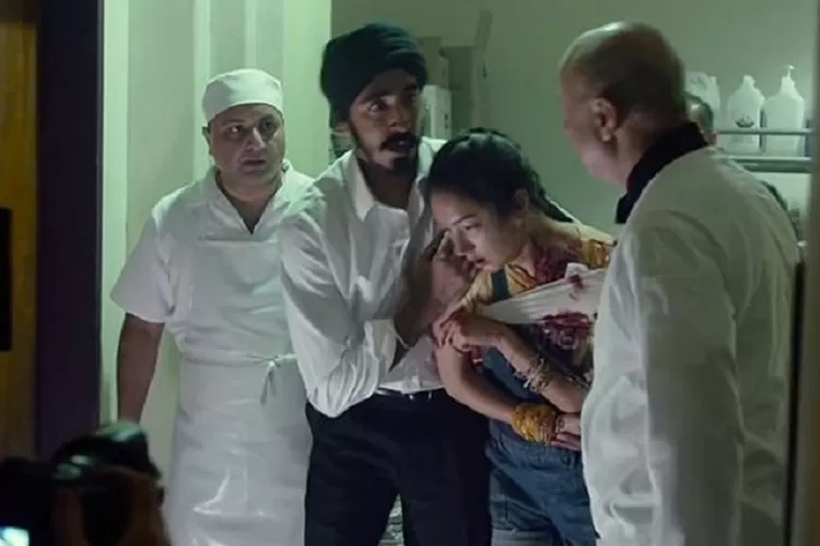 Tangkapan layar dari Film Hotel Mumbai (TOPMedia.co.id / Istimewa)