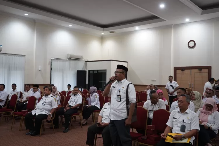 Para Camat dan Lurah se-Kota Cilegon saat mendapatkan arahan dari Pjs Wali Kota Cilegon, Nana Supiana. (TOPmedia/Istimewa)